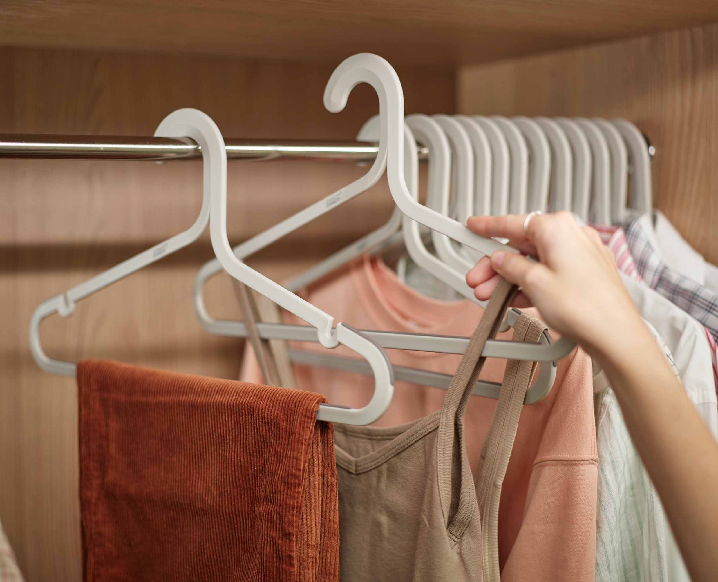 Expandable skirt coat clearance hangers